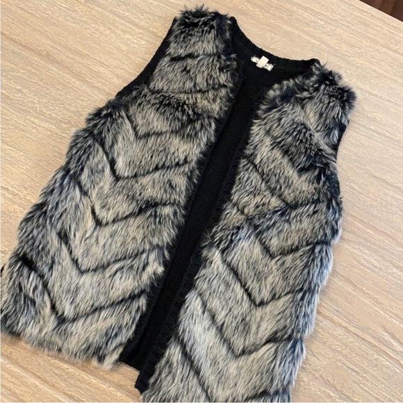 Eyeshadow Jackets & Blazers - Gorgeous Eyeshadow Black and Gray Faux Fur Vest
